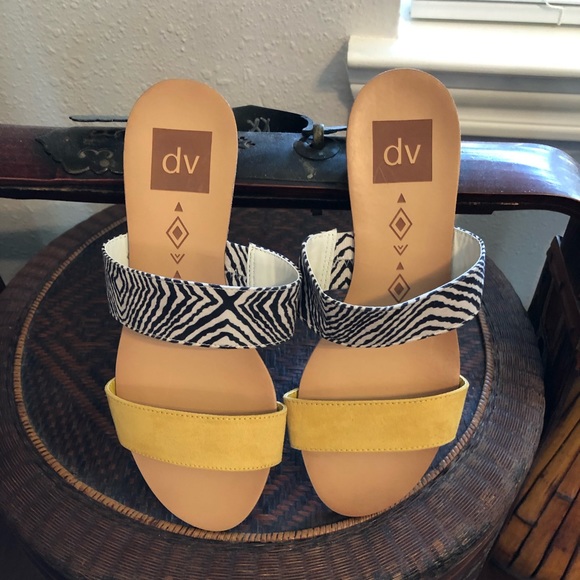 Sandals with yellow and animal print.  S17 - Picture 3 of 6